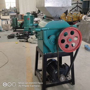 Máquina trituradora de cereales 220V 1.5KW semiautomática para moler maíz, trigo y soja - Product Image 2