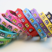 Collier pour animaux de compagnie mignon motif dessin animé avec nœud papillon et clochette, en sangle PP imprimée, réglable, avec boucle de sécurité à dégagement rapide, pour petits chiens et chats, vente en gros
