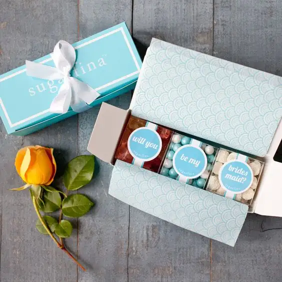 Logo personalizzato 2024 stampa a colori pieni di caramelle cubo di imballaggio scatola di carta dolce regalo di compleanno per bambini