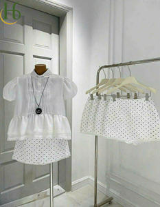 Ensemble haut blanc style poupée avec boutons recouverts et jupe plissée, style chic décontracté vietnamien, col Peter Pan, mini-short à pois - Product Image 5