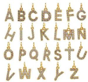 Mini 26 A-Z de oro con diamantes de imitación micro pavé letra inicial alfabeto colgante encantos para la fabricación de joyas