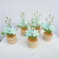 Bunga Lily Rajutan Tangan dalam Pot, Bunga Buatan dari Benang Katun, Rangkaian Bunga Rajut, Hiasan Meja Realistis, Hadiah