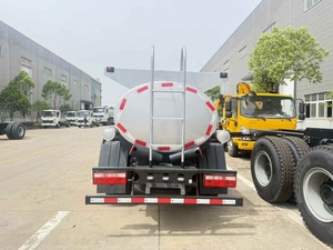 Camión Cisterna de Combustible Pequeño Dong Feng con Tanque de 3000L, Camión Dispensador de Combustible en Venta - Product Image 5