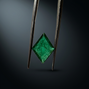 Émeraude Naturelle Zambienne Coupe Coussin Vert Riche 2,10 Carats, Couleur Changeante, pour Bijoux Fins, Bagues Personnalisées, Pendentifs, Créations de Luxe - Product Image 1