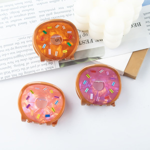 Pinza de pelo bonita en forma de <span class=keywords><strong>donut</strong></span> de PVC, venta al por mayor, hermosos accesorios <span class=keywords><strong>para</strong></span> el <span class=keywords><strong>cabello</strong></span> <span class=keywords><strong>para</strong></span> mujeres, comida encantadora, garra de pelo de tiburón hecha a mano - Product Image 2