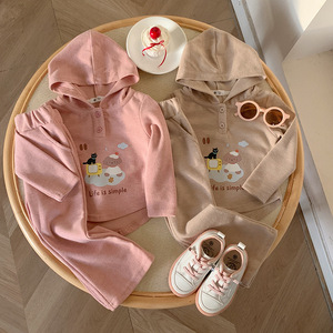 Un nouvel ensemble sweat-shirt à capuche deux pièces pour filles, élégant et tendance, pour l'automne. - Product Image 3