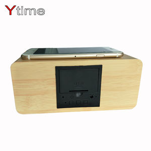 Reloj de madera LED barato con escritorio LED Cargador inalámbrico Pequeña Mesa bonita cubo LED reloj de madera digital - Product Image 4