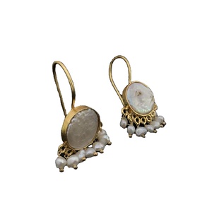 Chapado en oro con estilo perla piedra declaración estilo hecho a mano oreja alambre pendiente alta calidad nácar SKU6931 - Product Image 1