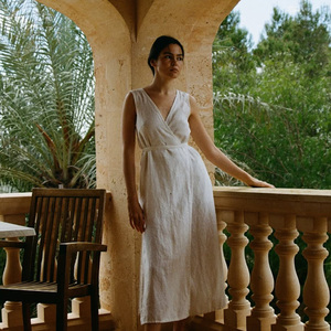 Robe d'été décontractée en lin pur blanc uni, col en V, effet <span class=keywords><strong>push</strong></span>-<span class=keywords><strong>up</strong></span>, pour tenue de vacances assortie, vente en gros, fabricant en gros - Product Image 1