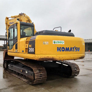 รถขุดมือสอง Komatsu PC200 นำเข้าจากญี่ปุ่น สภาพดี บำรุงรักษาอย่างดี เหมาะสำหรับงานที่อยู่อาศัยและพื้นที่เชิงพาณิชย์ มีจำนวนจำกัด - Product Image 1