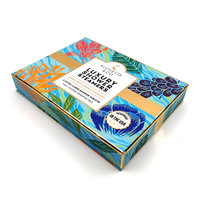 Boîte cadeau cosmétique de luxe en matériaux recyclés, avec pelliculage brillant, gaufrage et emballage rigide
