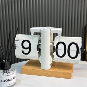 Approvisionnement d'usine rétro horloge de bureau ronde alarme numérique à retournement automatique OEM/EDM pour salon ABS silencieux et matériau en résine - Product Image 5