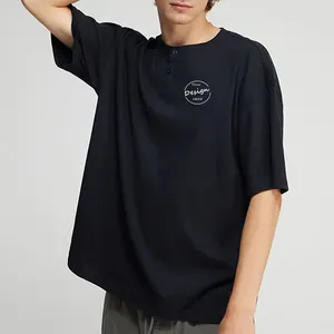 Hot Sell Custom Logo Print und Stickerei Herren Übergroßes T-Shirt Premium Cotton Vielseitiges T-Shirt mit zwei Knöpfen und hoher Qualität