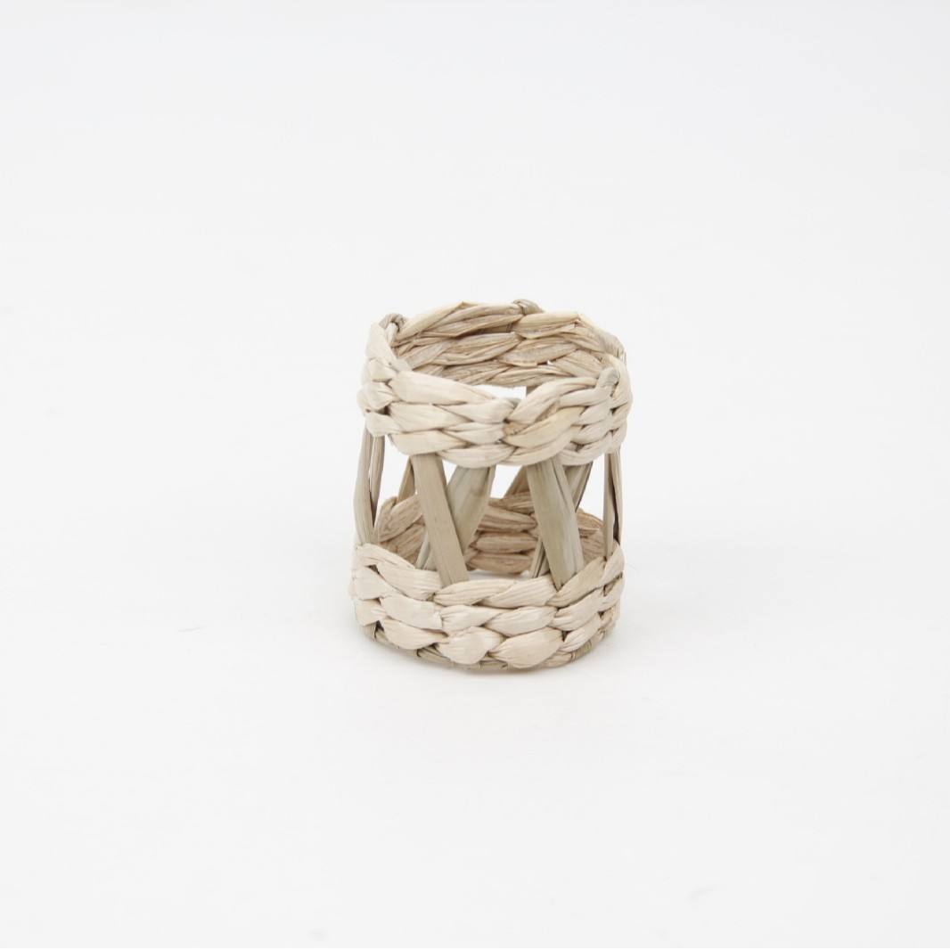 แหวนผ้าเช็ดปากทำจากหวาย (ขนาด 5*5 ซม.)