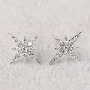 Boucles d'oreilles clous étoile blanc champagne en or massif 18 carats avec diamant taille brillant rond serti griffe, luxe pour femme, usage quotidien - Product Image 4