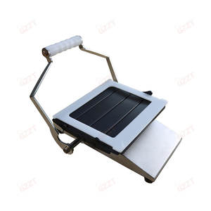 Machine manuelle à rouleaux de riz pour <span class=keywords><strong>sushi</strong></span> en acier inoxydable Machine à fabriquer des rouleaux de <span class=keywords><strong>sushi</strong></span> carrés 35MM 45MM Machine manuelle antiadhésive pour la fabrication de rouleaux de maki - Product Image 2