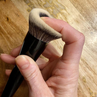 Pinceau de maquillage de luxe personnalisé pour anticernes, manche en bois noir, haute qualité, durable, pinceau kabuki unique pour fond de teint