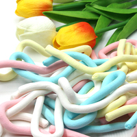 Fruit smaak vegan zachte gepofte marshmallow noedelvormige touw-vormige suikerspin gemengde kleuren groothandel