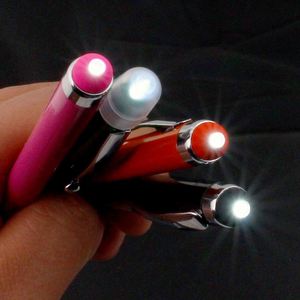 Bolígrafo 3 en 1 con Pantalla Táctil, Bolígrafo con Punta de Bola y Linterna LED - Product Image 6