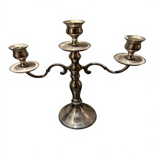 Candelabro decorativo de latón para mesa, 3 brazos, acabado dorado, estilo antiguo, para decoración de bodas, accesorios de mesa - Product Image 1