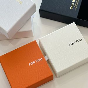 Boîte à bijoux en carton écologique personnalisée par le fabricant avec logo estampé à chaud pour l'emballage de bagues, colliers, boucles d'oreilles, mariage - Product Image 2