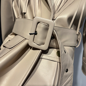 <span class=keywords><strong>Giacca</strong></span> in <span class=keywords><strong>Pelle</strong></span> <span class=keywords><strong>Beige</strong></span> Primavera 2025, Blazer Streetwear in Vera <span class=keywords><strong>Pelle</strong></span> di Pecora con Frange e Nappine per Donna - Product Image 5