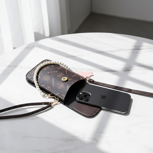 Bolso Bandolera Pequeño con Patrón Monograma Vintage, Adorno de Oso Adorable <span class=keywords><strong>y</strong></span> Cadena de Perlas para Uso Diario - Product Image 6