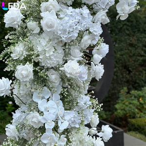 Arco de Flores Artificiales Blancas Personalizado LEDA para Bodas, Fondo de Arco Navideño para Decoración de Escenarios de Boda - Product Image 4