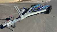 Remorque de bateau en aluminium de 19 pieds avec cadre en aluminium, chargement facile, 2000 kg, avec couchettes en polyéthylène et rouleaux de quille centrale pour bateau