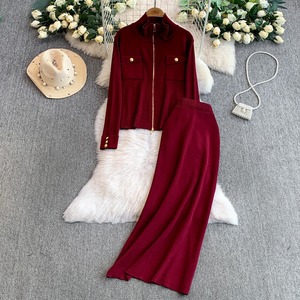 Ensemble deux pièces en maille pour femme : Manteau à col montant avec fermeture éclair et boucle métallique, et jupe - Product Image 6