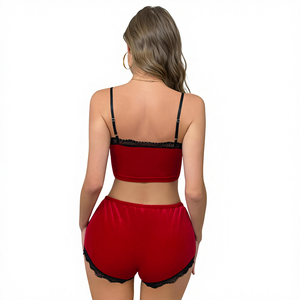 Ensemble de lingerie en velours rouge pour femmes - Camisole et short de pyjama à bretelles réglables avec bordure en dentelle noire - Product Image 2