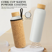 Bouteille d'eau isotherme classique en acier inoxydable au design spécial, avec manchon en liège, capuchon en néoprène et bouchon en bois, maintien thermique de 12 à 24 heures