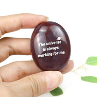 Pierres de palmier ovales gravées avec des citations d'affirmations positives en anglais, disponibles en quartz fluorite et en agate