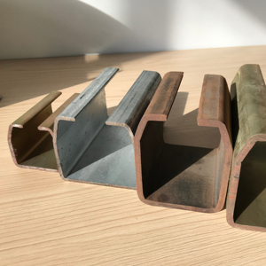 C xà gồ & lạnh hình thành cửa thép hướng dẫn đường sắt-astm tiêu chuẩn nhiệm vụ nặng nề theo dõi Q235 94x85 80x65 cho cửa công nghiệp - Product Image 1