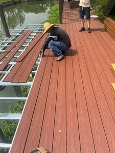 Plancher composite WPC co-extrudé <span class=keywords><strong>pour</strong></span> <span class=keywords><strong>terrasse</strong></span> extérieure, revêtement de <span class=keywords><strong>sol</strong></span> technique WPC, <span class=keywords><strong>terrasse</strong></span> composite extérieure étanche avec capuchon - Product Image 5