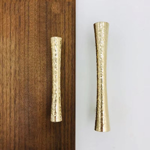 Tiradores de Cajón de Latón Antiguo Martillado Hechos a Mano, Tiradores Decorativos para Gabinetes de Cocina con Forma de Reloj de Arena, Perillas y Barras de Sujeción - Product Image 5