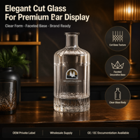 Botella de Licor de Vidrio Tallado Decorativo Transparente Solent con Base Facetada y Logotipo Visible para Exhibición en Bares y Hoteles, Proveedor Mayorista OEM