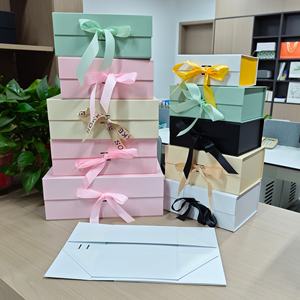 Boîtes pliantes en carton grand format, magnétiques, recyclables, en papier couché gaufré avec pelliculage mat et fermeture à ruban, vente en gros - Product Image 1