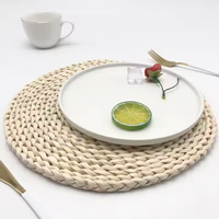 Nouveaux arrivages de tapis de table tissés naturels en cosse tissés tendance en gros personnalisés