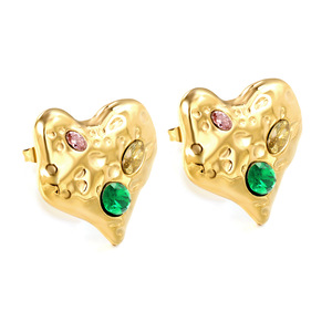 Pendientes con forma de corazón en tono dorado con piedras verdes y rosas, diseño irregular para mujer - Product Image 3