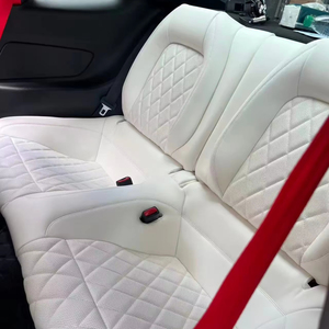Housses de siège de voiture en PU entièrement enveloppantes pour Ford Mustang, blanches, matelassées avec broderie <span class=keywords><strong>cheval</strong></span> sur l'appuie-tête - Product Image 1