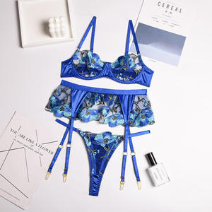 Ensemble de Lingerie <span class=keywords><strong>Femme</strong></span> Trois Pièces Sexy en <span class=keywords><strong>Satin</strong></span> Brodé Transparent avec <span class=keywords><strong>Porte</strong></span>-Jarretelles et Dentelle Florale – Nouvelle Collection Très Demandée - Product Image 5
