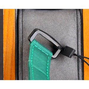 Reloj Formal Hecho a Medida con Caja de Fibra de Carbono, Forma Tonneau, Correa de 24 mm, Reserva de Energía, de Alta Gama, Unisex, Mecánico de Zafiro - Product Image 6