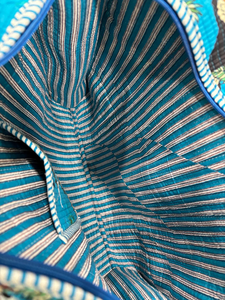 Bolso Tote Acolchado con Estampado de Selva Azul, Hecho a Mano con Estampado Indio |   Bolso de Hombro Reversible de Algodón con Cierre para Mujer - Product Image 6