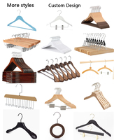 Magasin de vêtements cintre en bois de flocage naturel hôtel luxe logo personnalisé robe en bois pantalon costume manteau cintre cintre en bois