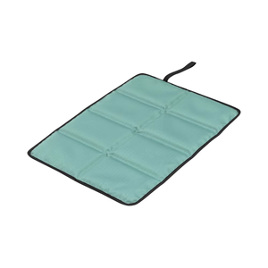 Tapis de sol pliable en polyester imperméable, antidérapant et antibactérien avec sac de rangement pour le camping, les pique-niques et l'utilisation en voiture - Product Image 1