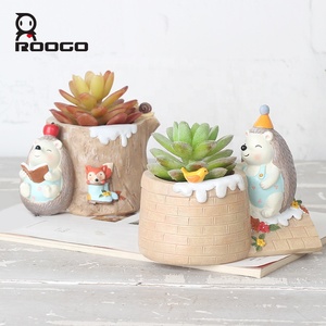 Roogo Forest Hedgehog Log Boat Vaso <span class=keywords><strong>per</strong></span> Piante Grasse in Resina con Foro di Drenaggio Personalizzato Fatto <span class=keywords><strong>a</strong></span> Mano Stile Cottagecore <span class=keywords><strong>per</strong></span> <span class=keywords><strong>Giardino</strong></span> - Product Image 4