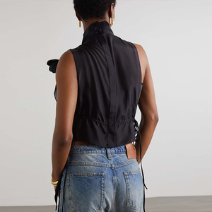 Nuovo arrivo estivo con fiocco personalizzato senza maniche eleganti camicie di raso nero camicette di <span class=keywords><strong>seta</strong></span> da donna di alta qualità Casual top da donna - Product Image 3