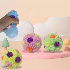 Nuevo diseño TPR Football LED Light up Squishy Flashing Soft Puffer Squeeze Stress Ball Toy para niños Anti-Stress - Product Image 5
