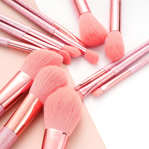 Ensemble de 13 pinceaux de maquillage rose pailleté, poils synthétiques, manche givré, fibres végétales, pinceaux professionnels pour l'application du fond de teint - Product Image 3